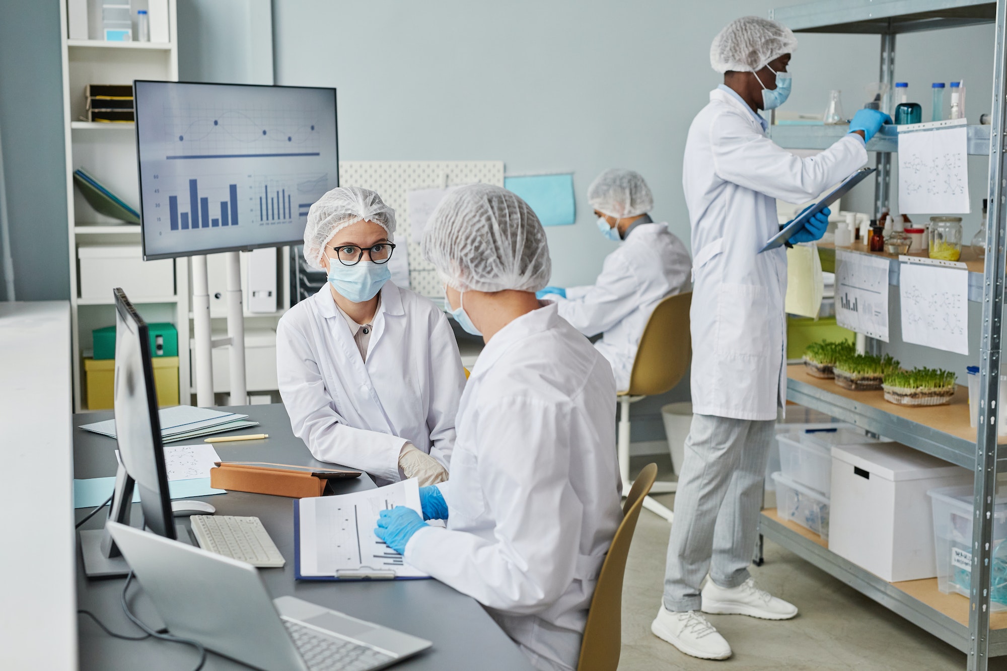 People working in team in the laboratory